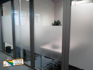 Kantoor met glasfolie vlakken op maat